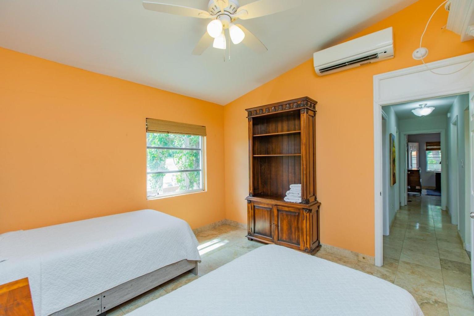Welcome To Walk To The Located Walking Distance To The And Caye Marina Pousada