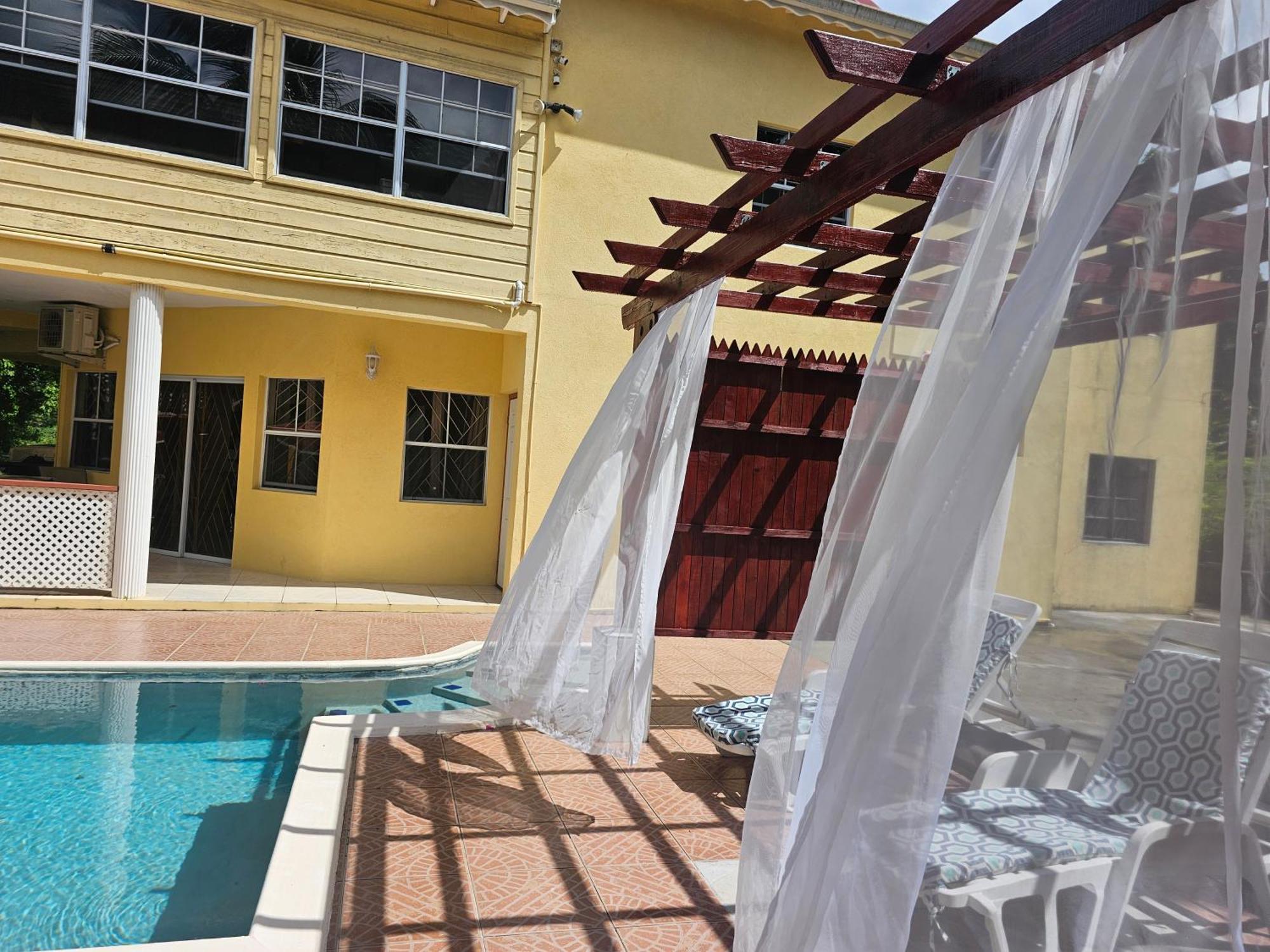 Guest house Royal Escape - 1 *