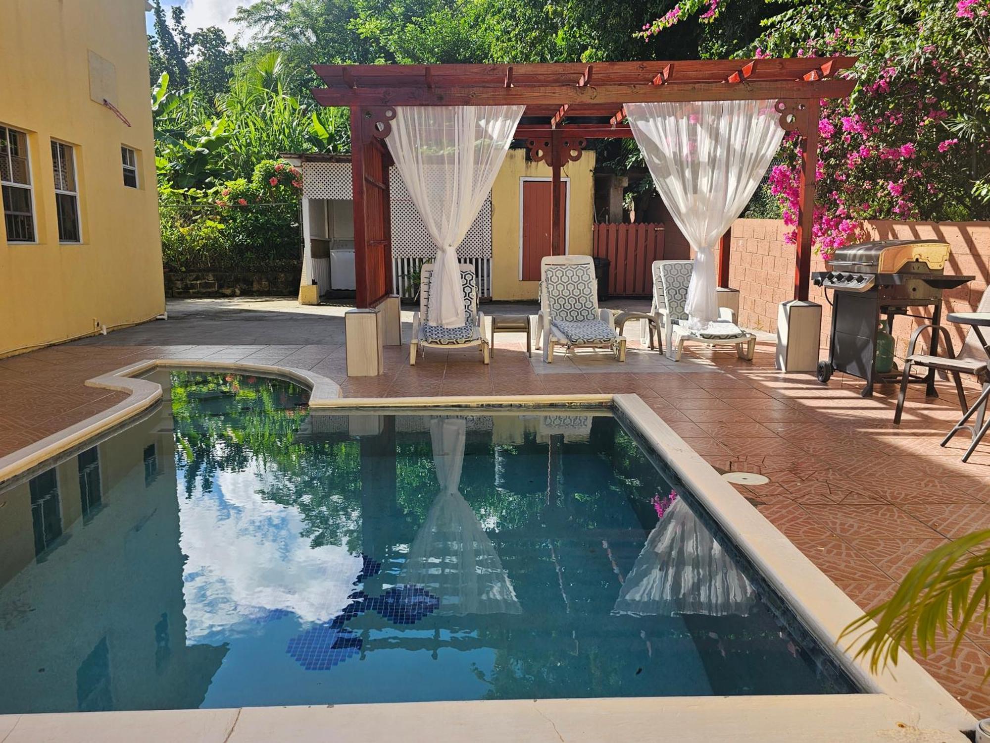 Royal Escape - 2 * Anse La Raye