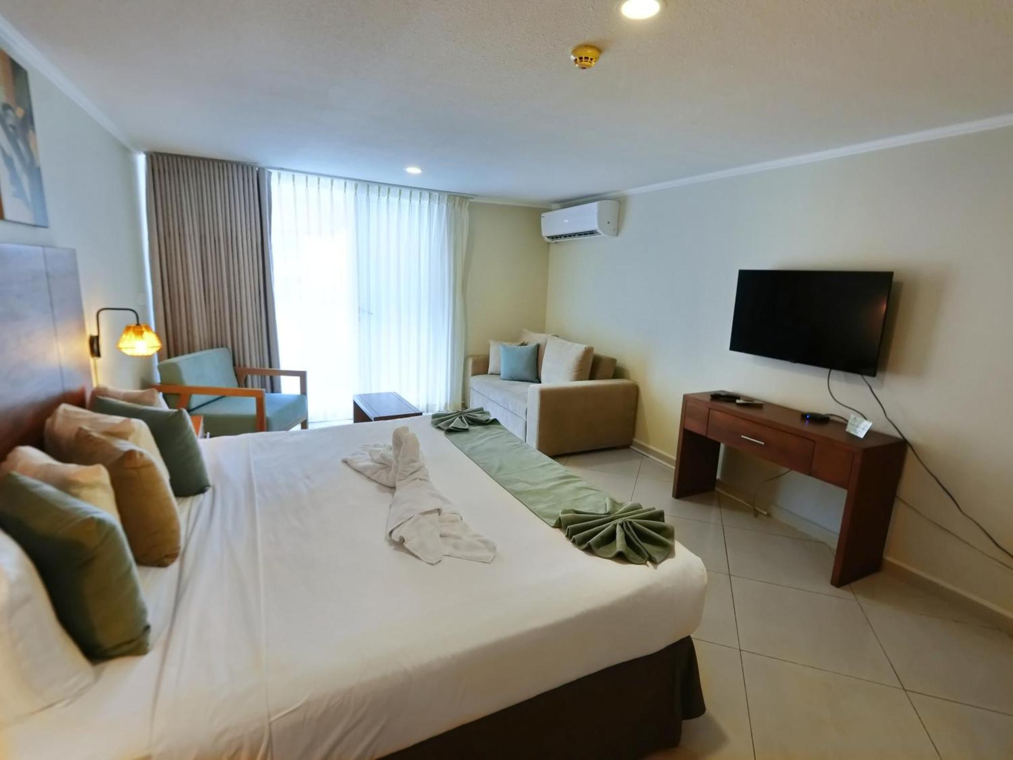 City Suites & Beach Hotel 3*