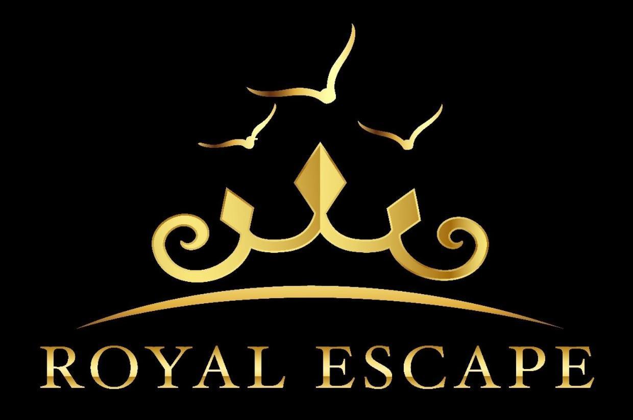 Royal Escape - 2 *