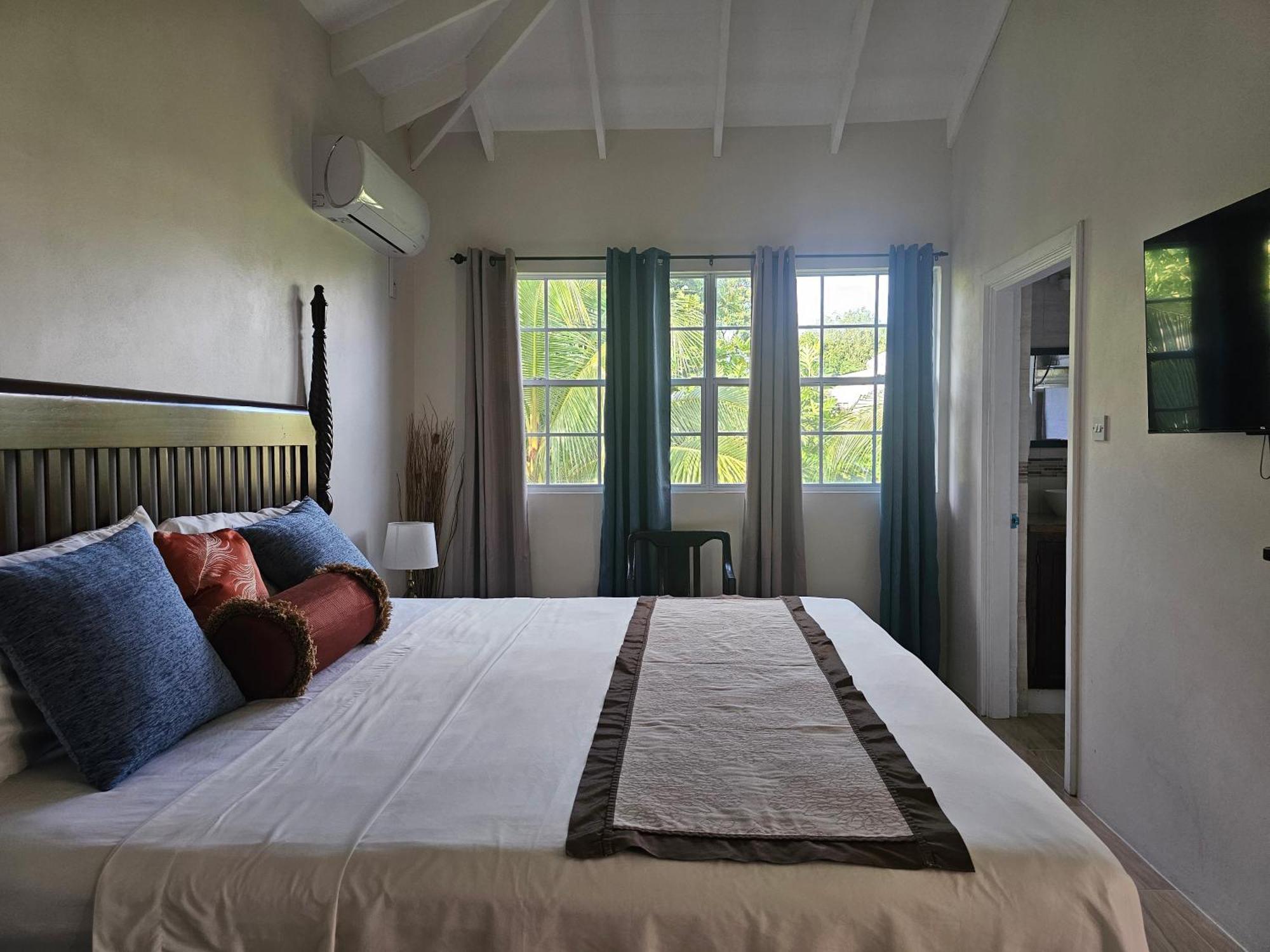 Royal Escape - 2 * Anse La Raye