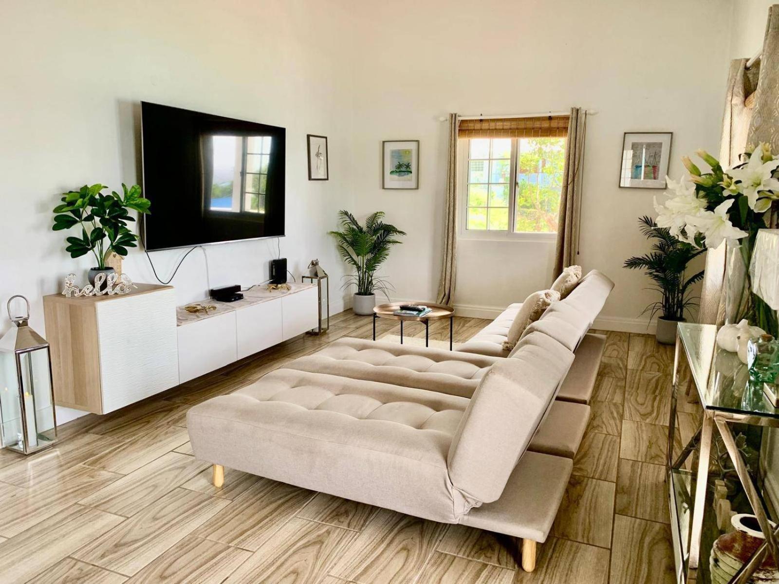 Stunning 3br - Friendship Bay View & Balcony *