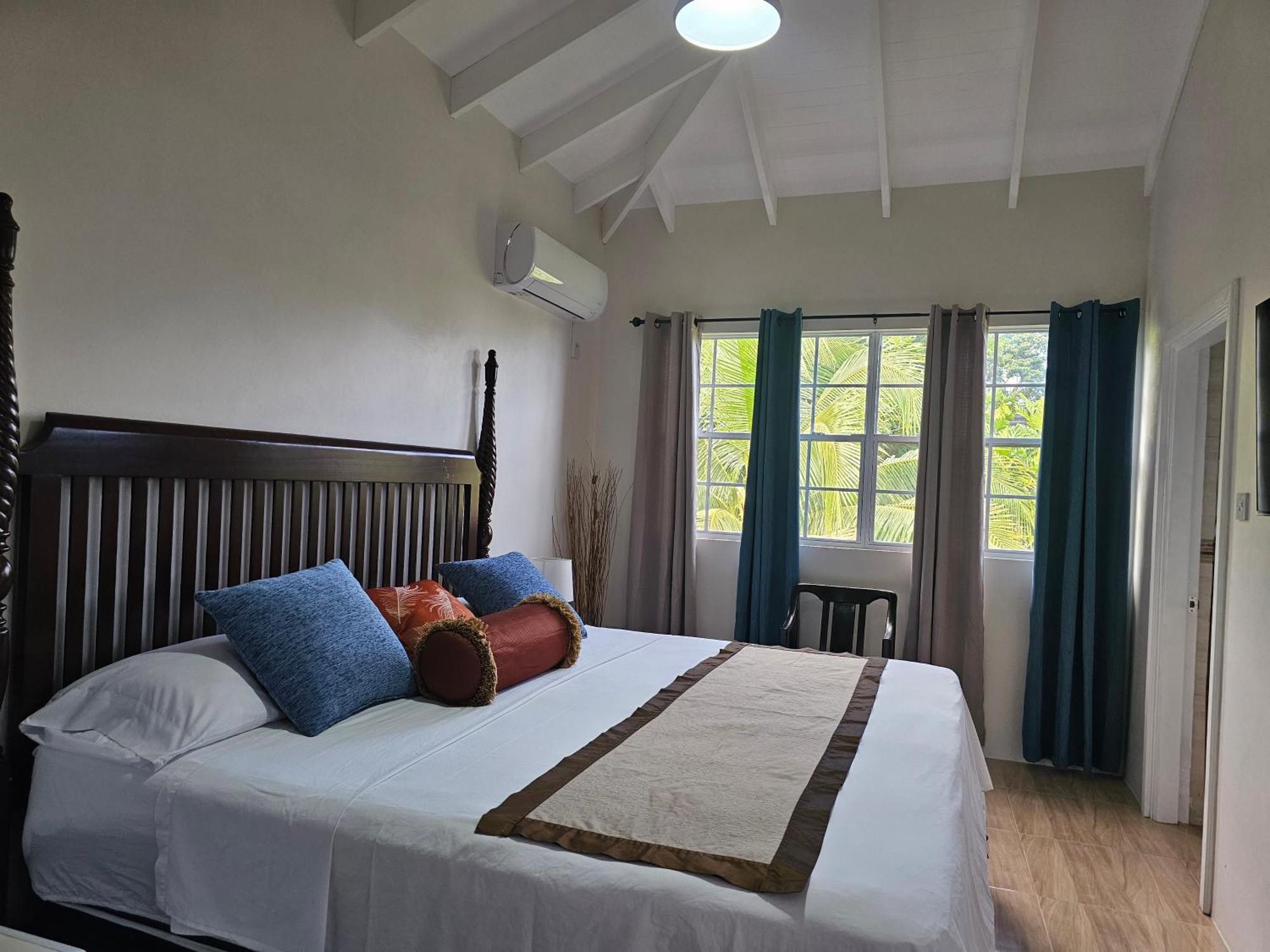 Royal Escape - 2 * Anse La Raye