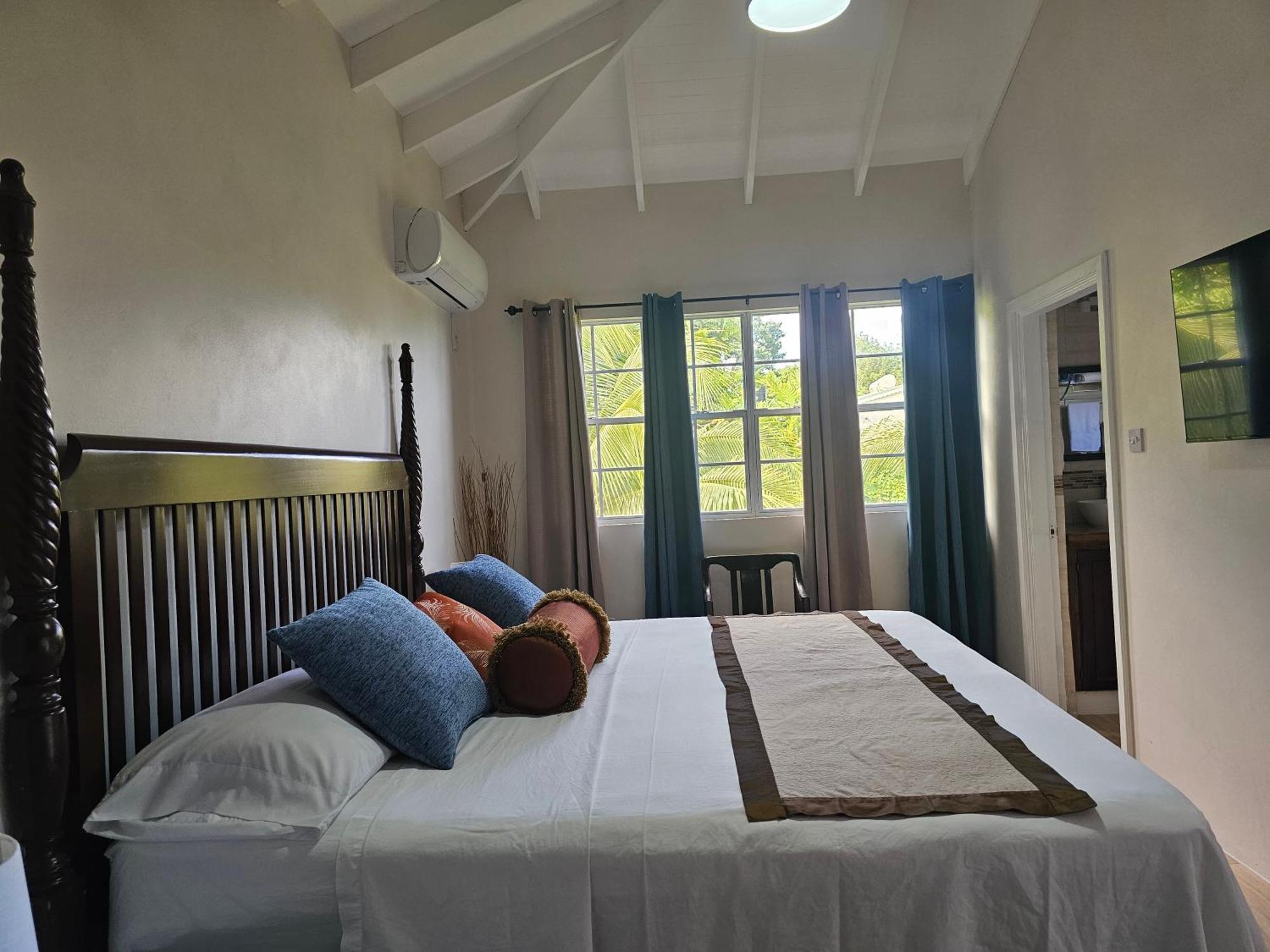 Royal Escape - 2 * Anse La Raye
