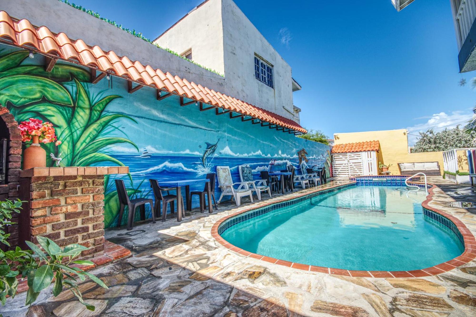 Palm Retreat Hotel