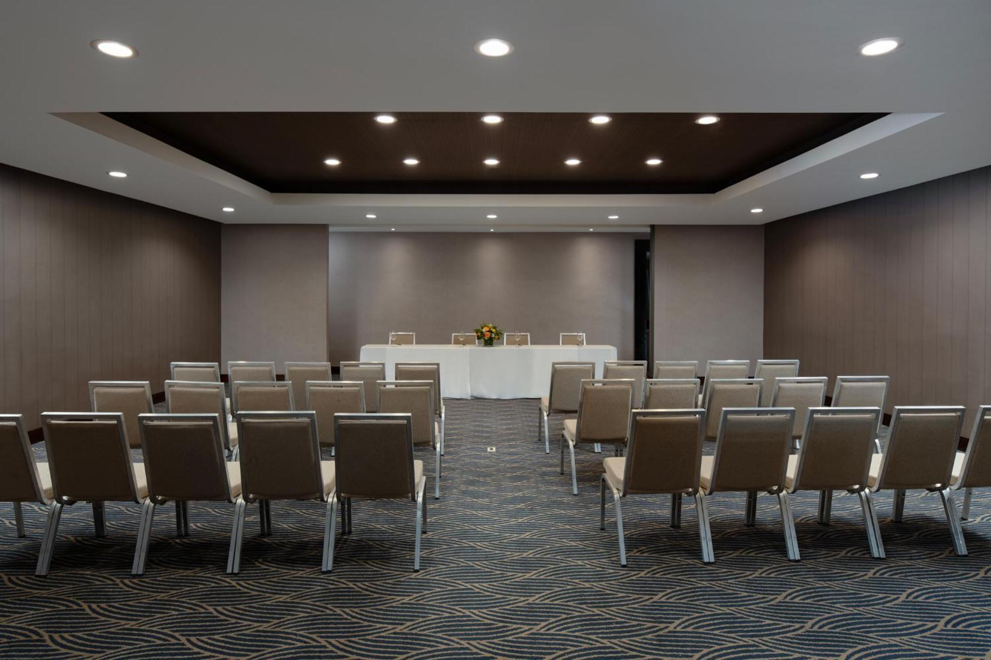 Embassy By Hilton Hotel Santo Domingo