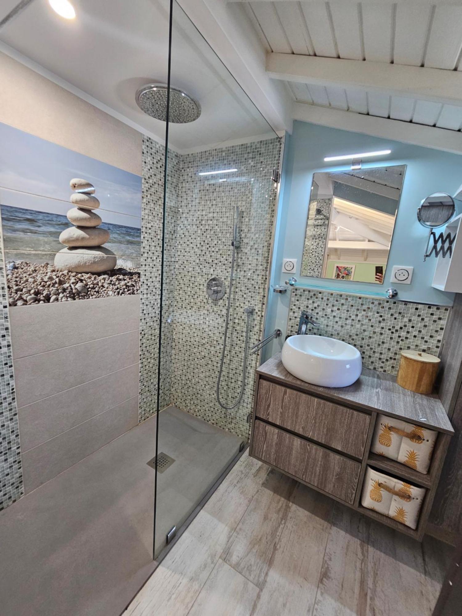 Hoani Sur La Plage, Piscine Apartment *