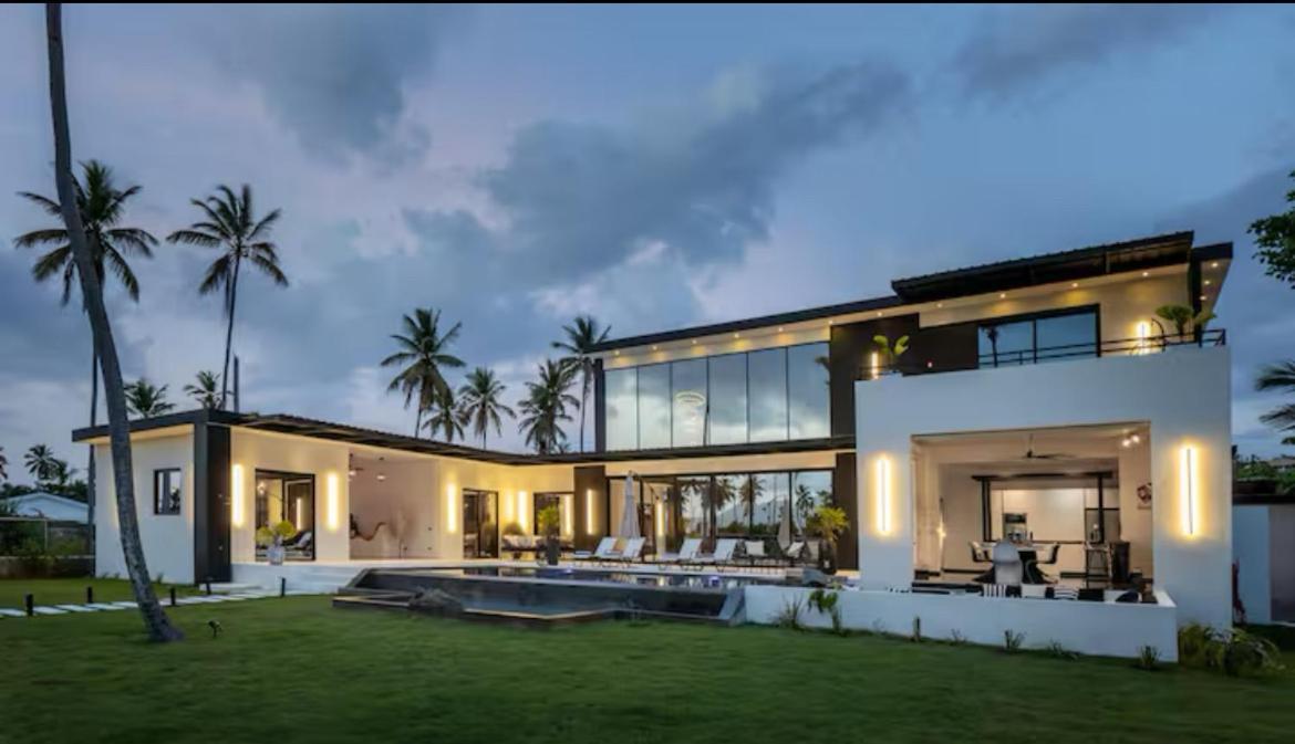 Casa Black And White Frente Al Mar Villa *