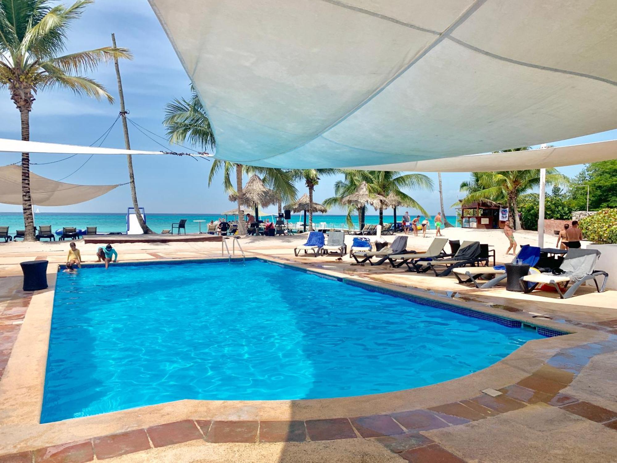 Apartment Ocean Front 3br At Cadaques Caribe