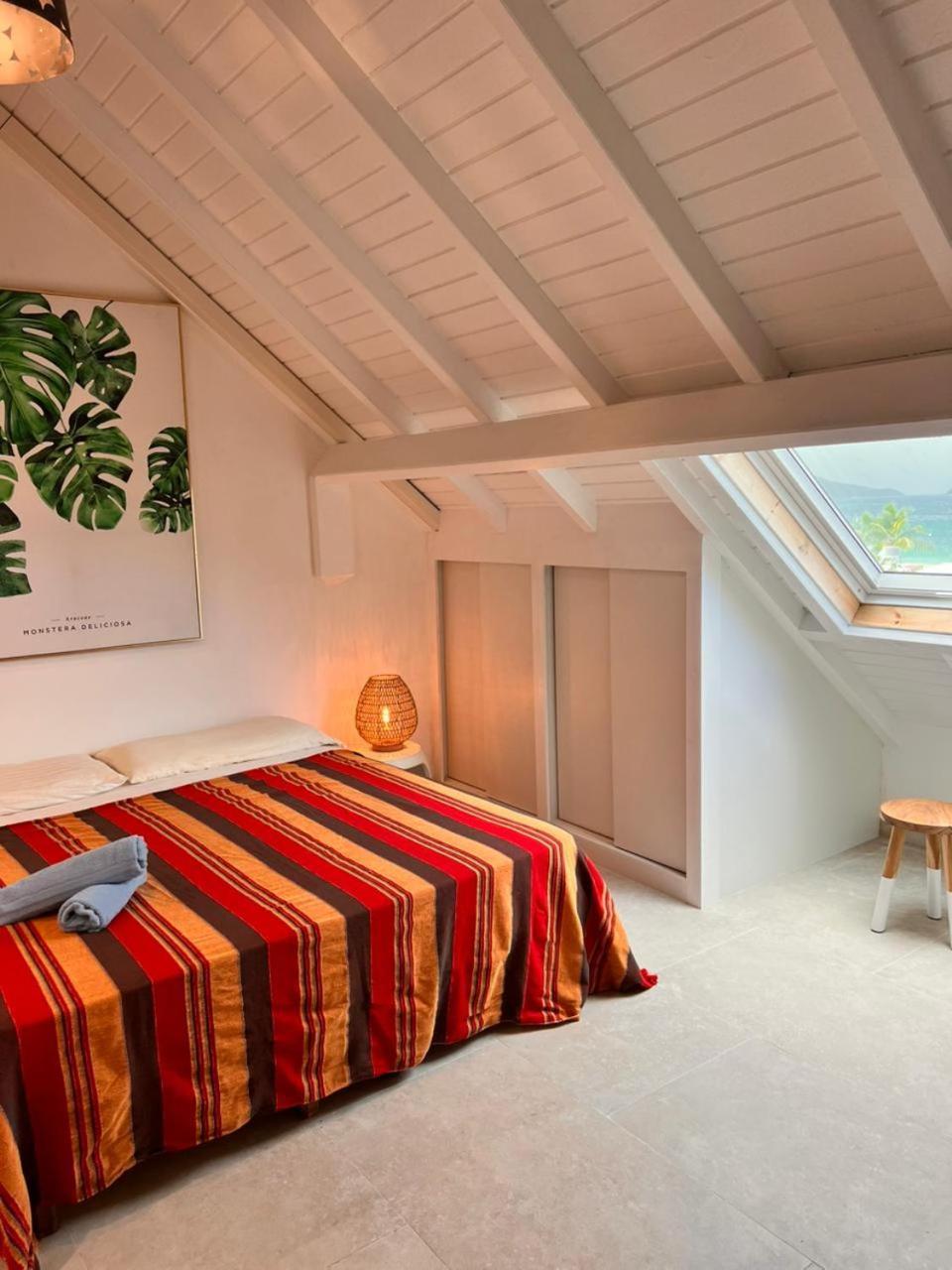 5 Bed-rooms Beach-front Duplex Of 189 M2 At Orient Apartment