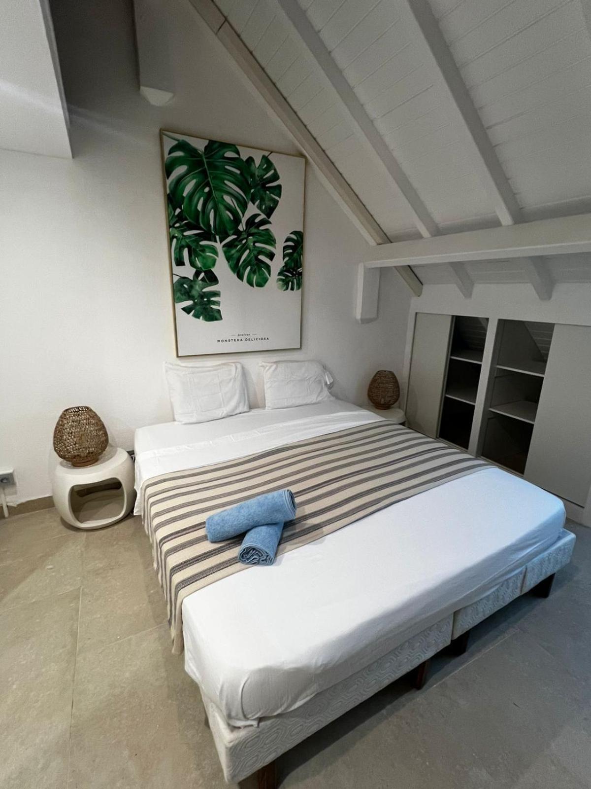 5 Bed-rooms Beach-front Duplex Of 189 M2 At Orient Apartment Colombier