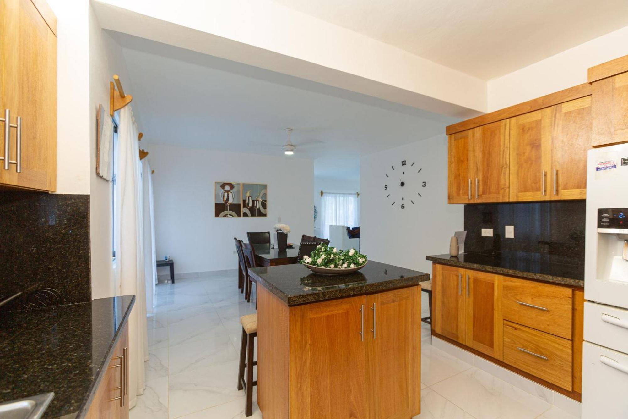 Crown Ll-guest Friendly-3 Bedrooms-pool-close To Everything! *