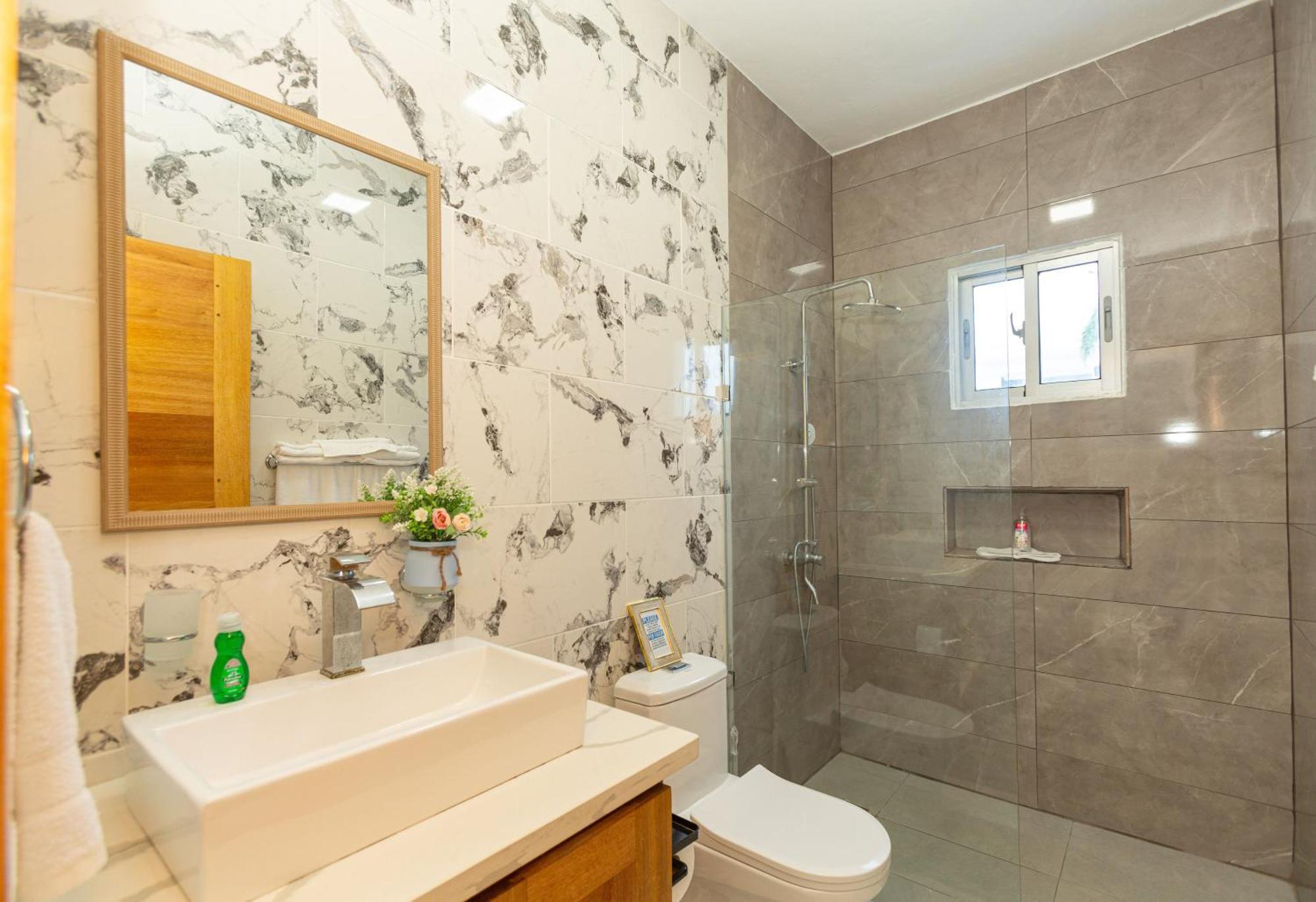 Apartment Crown Ll-guest Friendly-3 Bedrooms-pool-close To Everything!