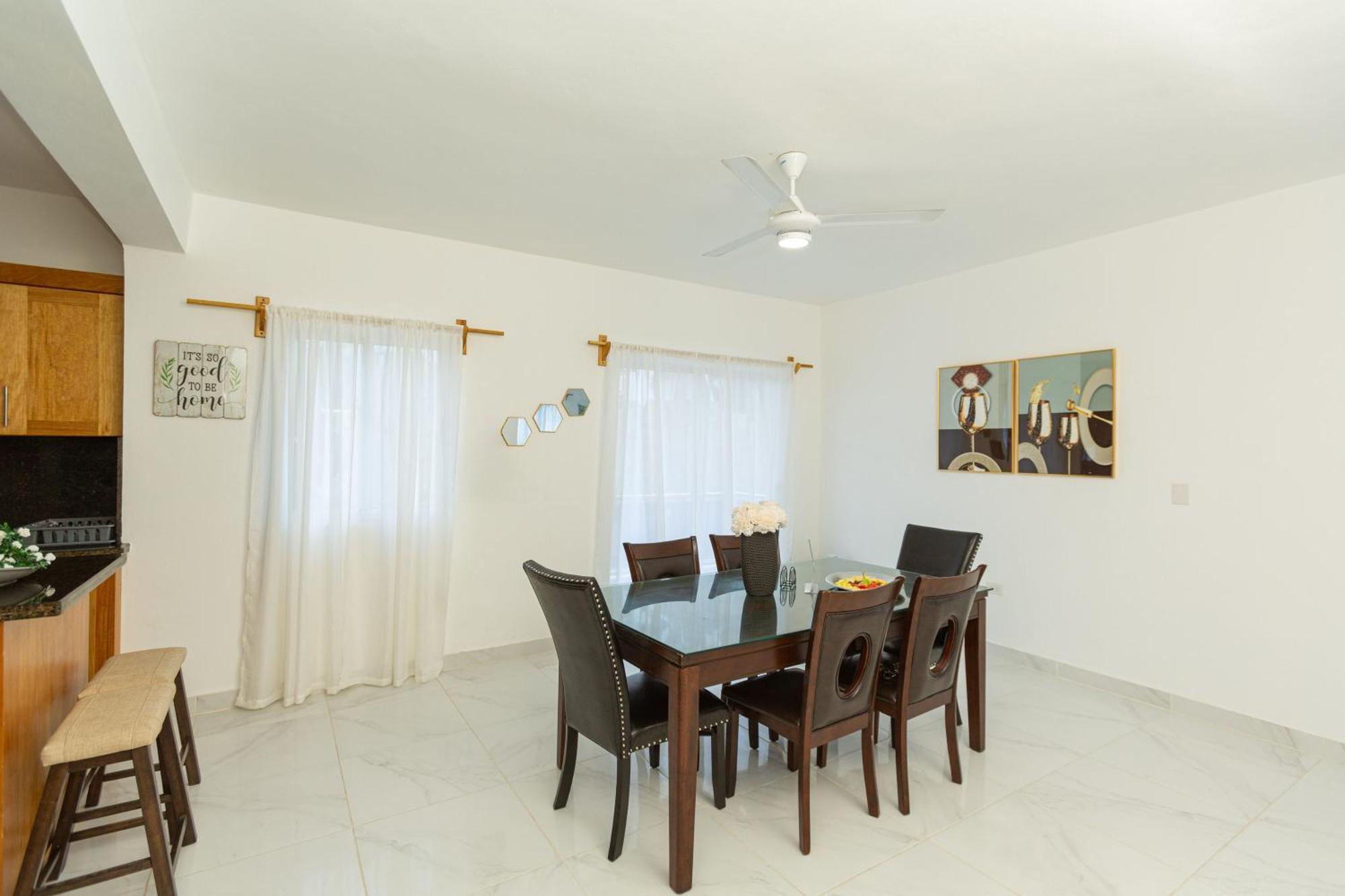 Crown Ll-guest Friendly-3 Bedrooms-pool-close To Everything! *