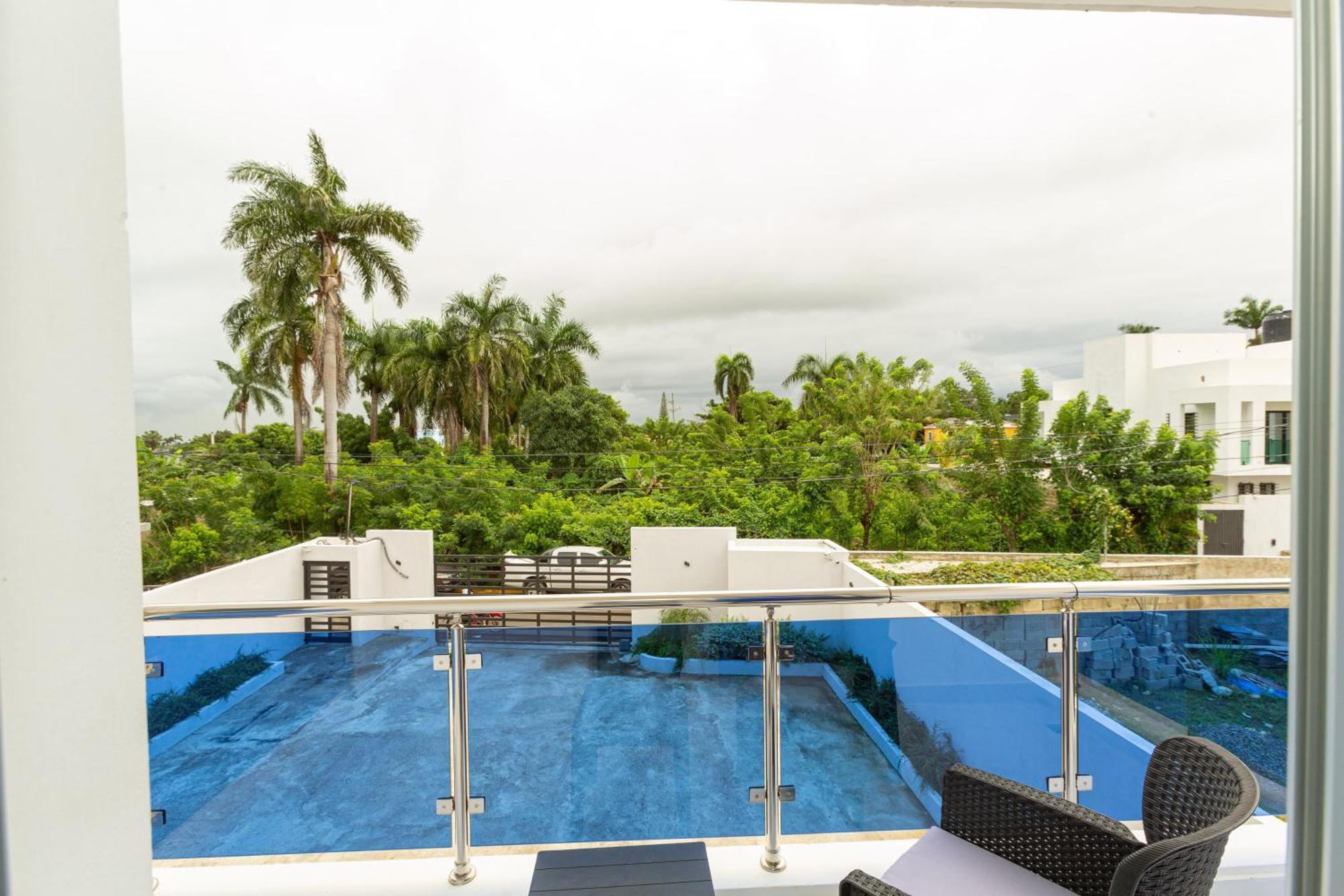 Apartment Crown Ll-guest Friendly-3 Bedrooms-pool-close To Everything!