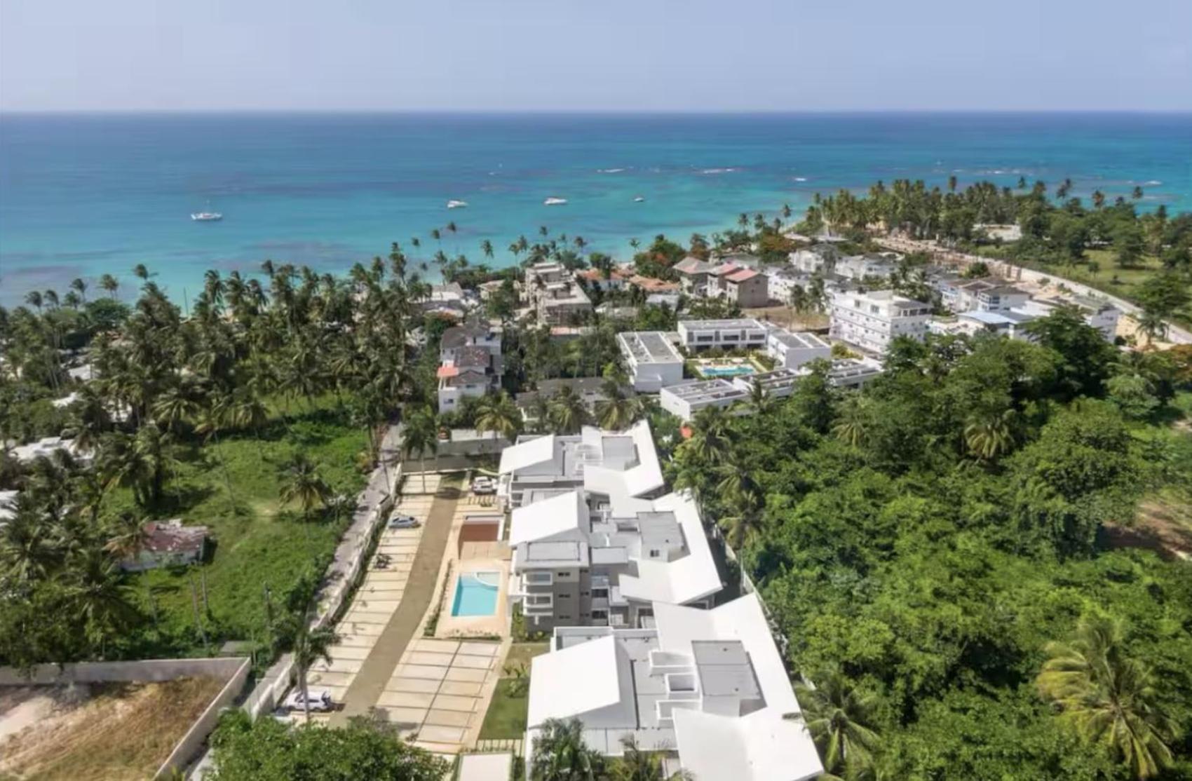 Luxury 2 Bedroom Apt, 1 Min Walk To Punta Popy Beach, Pool, Ac, Fast Wifi, In Terrenas