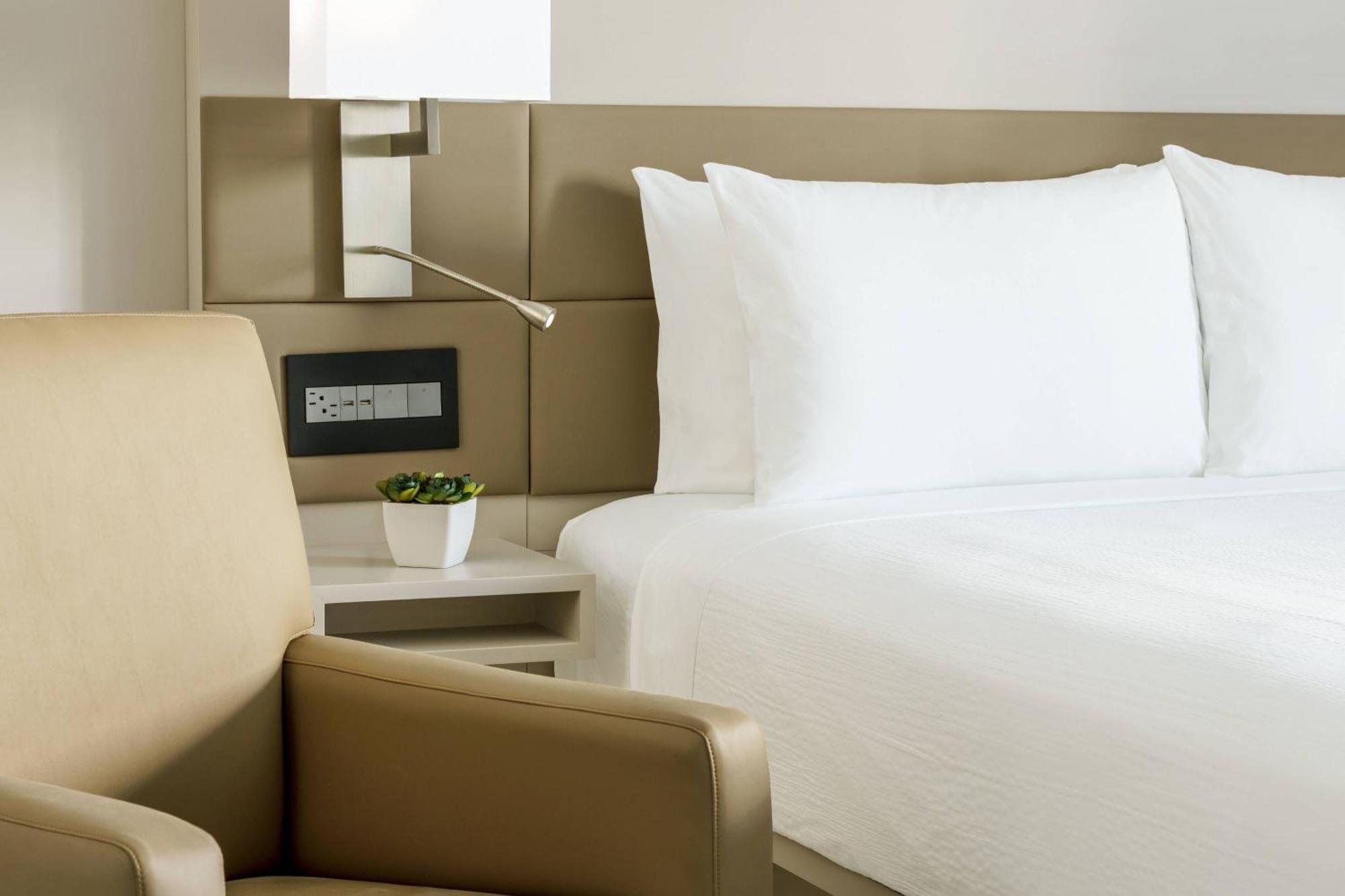 Hotel Ac By Marriott Condado 4*
