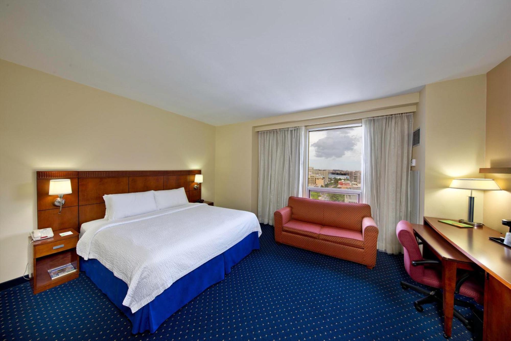 Courtyard By Marriott Miramar 4*
