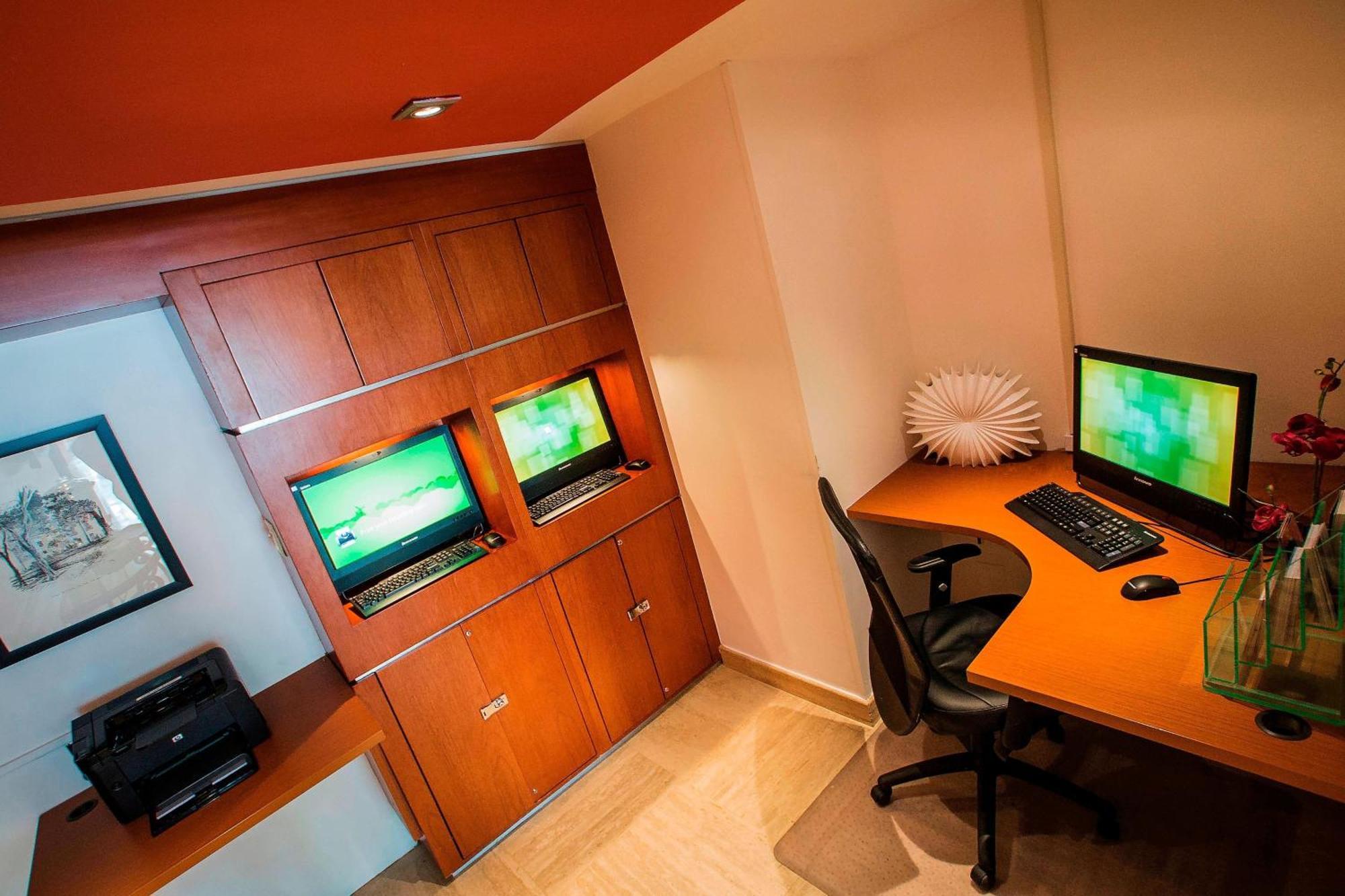 Courtyard By Marriott Miramar 4*
