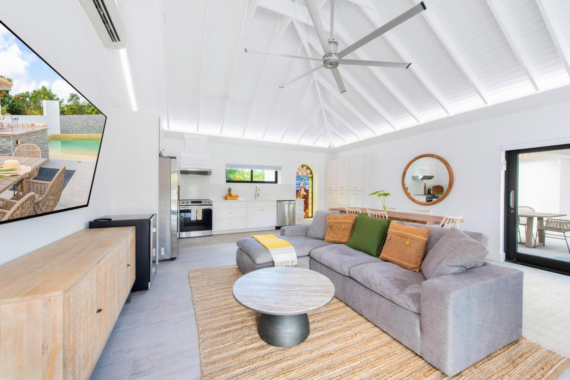 The Mastic Cana Luxury Holiday home North Side