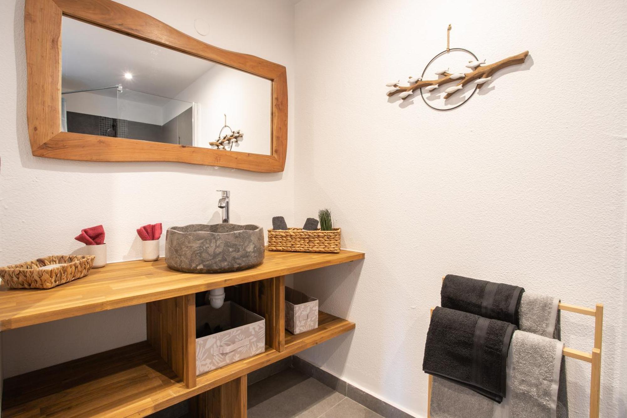 Sur La De - Entierement Renove - 2ch Duplex - 6p Apartment *