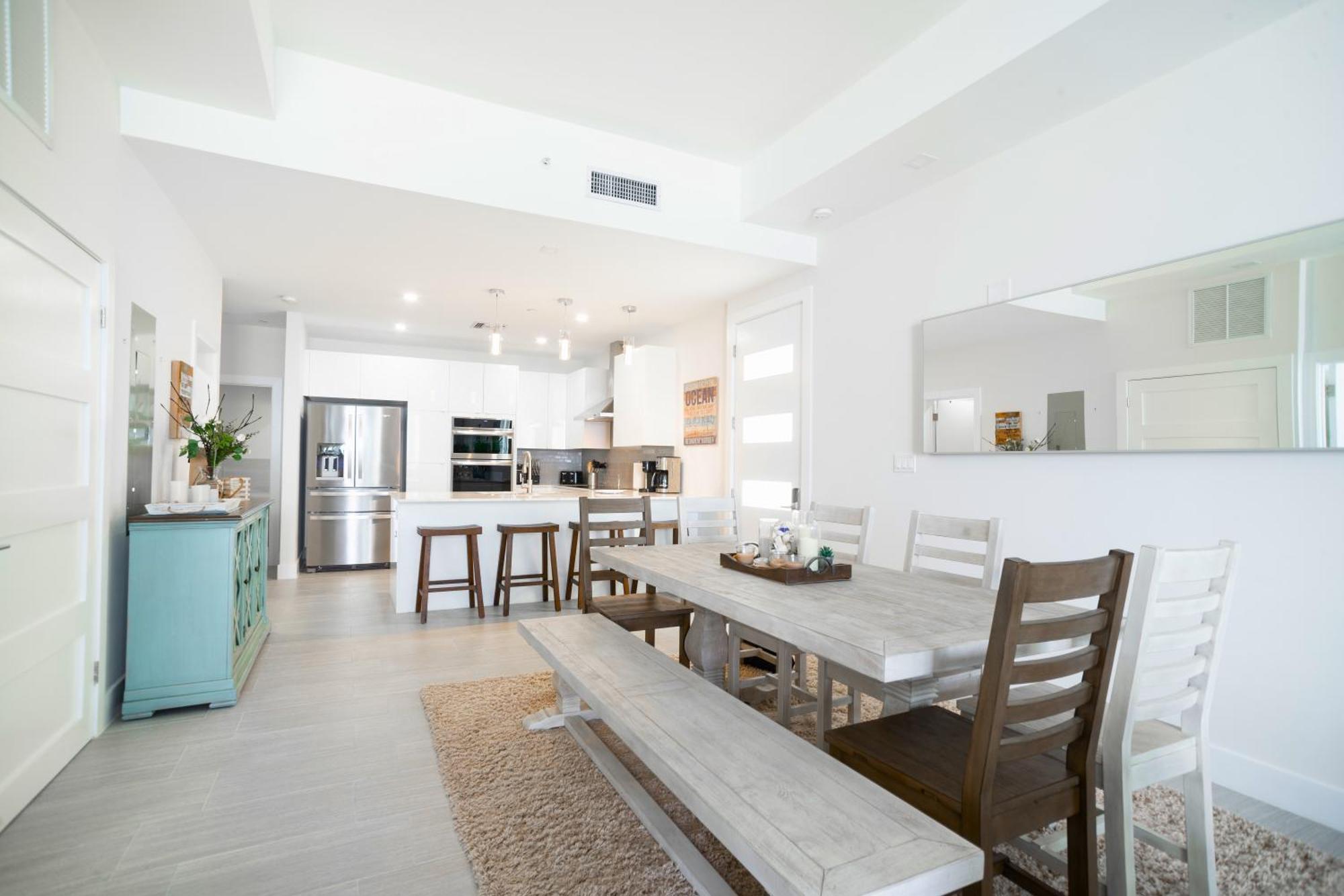 Lighthouse Point Residences * West Bay