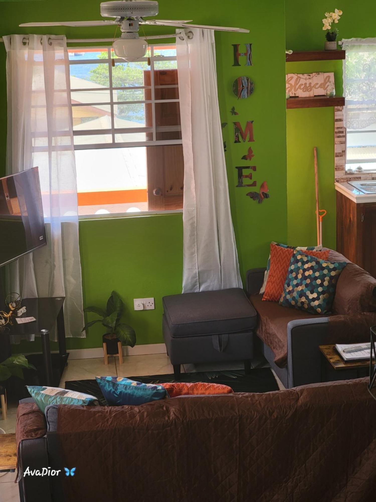 Garfields Hiddengem * Soufriere
