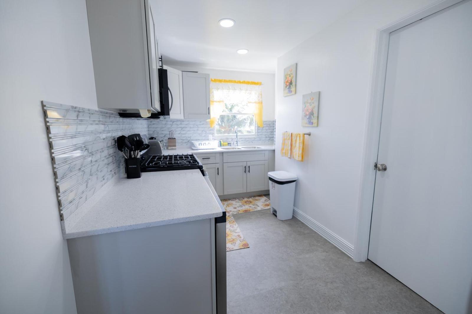 Charming Valley View Apartment St. John's