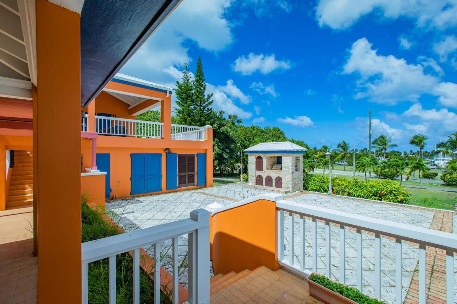 Pousada Welcome To Walk To The Located Walking Distance To The And Caye Marina