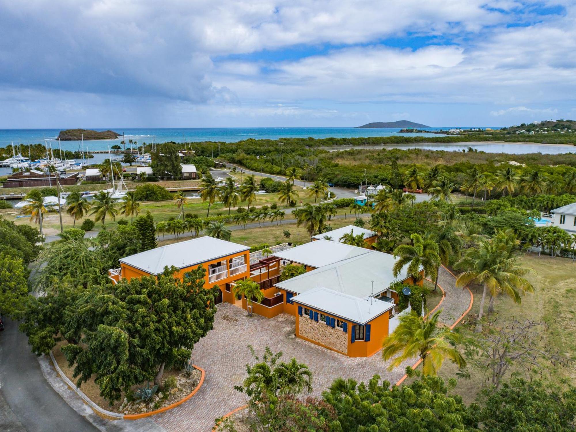 Pousada Welcome To Walk To The Located Walking Distance To The And Caye Marina *