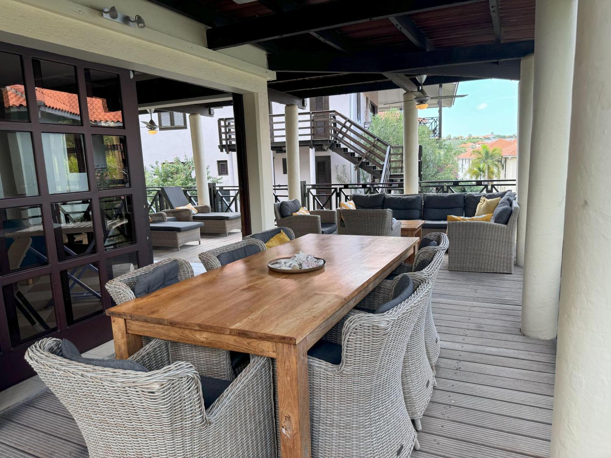 25 3-min Beach-pool-golf Blue Bay
