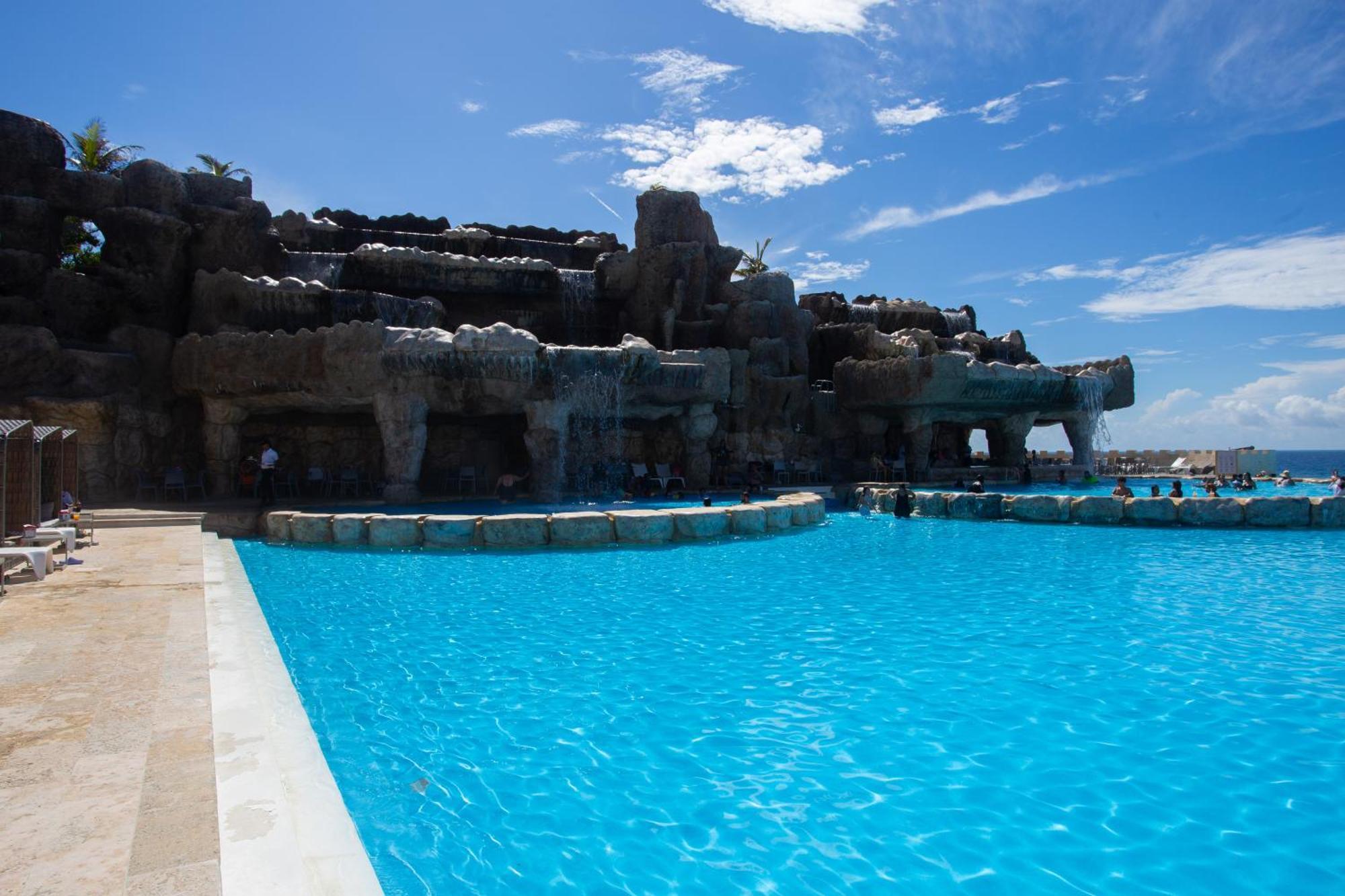 Ocean Village Deluxe Resort 3*