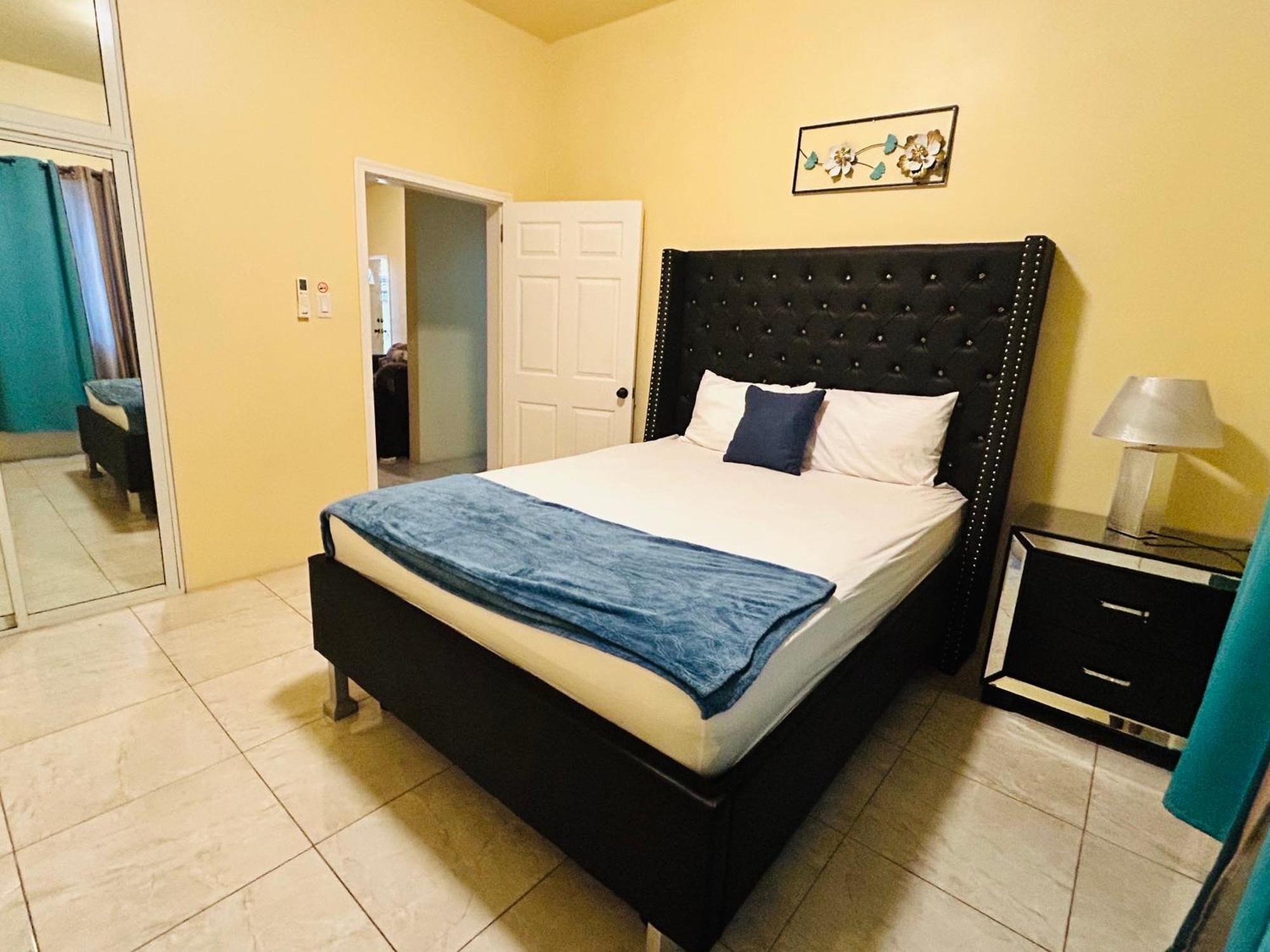 The Rest Stop- Gated Community-24 Hrs Security Holiday home Montego Bay