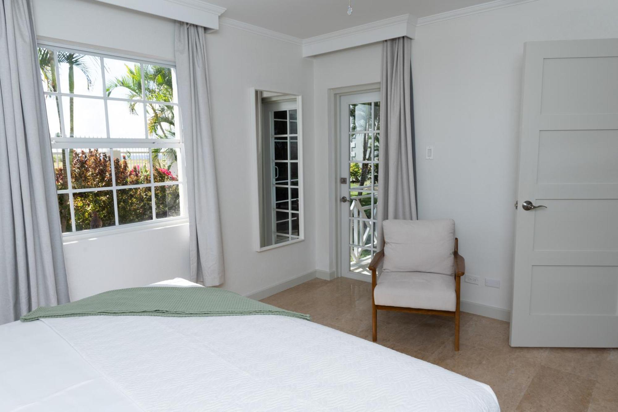 Hotel South Point Inc *