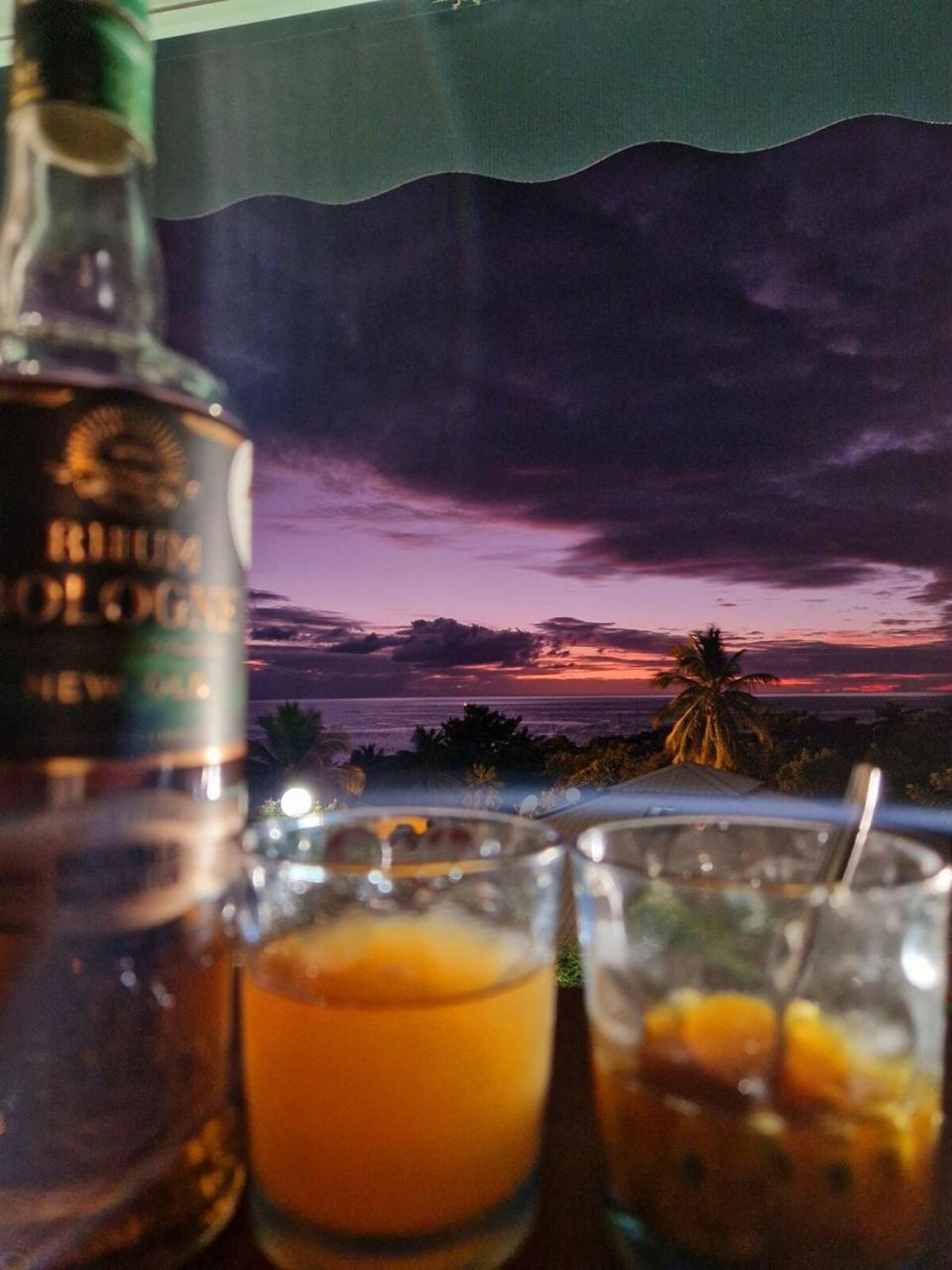 Le Mahogany Sur La De Petit-anse