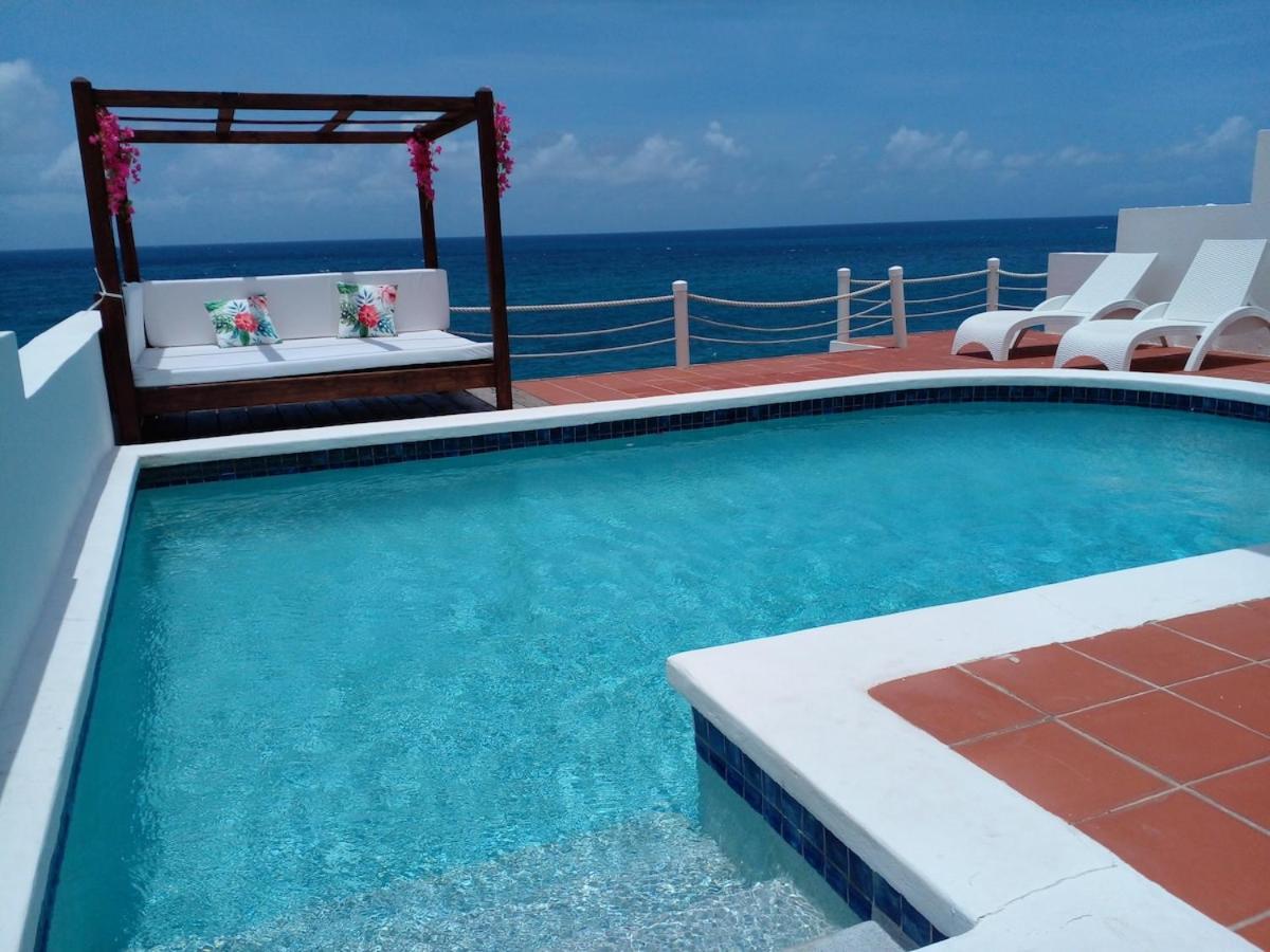 Oceanfront * Simpson Bay