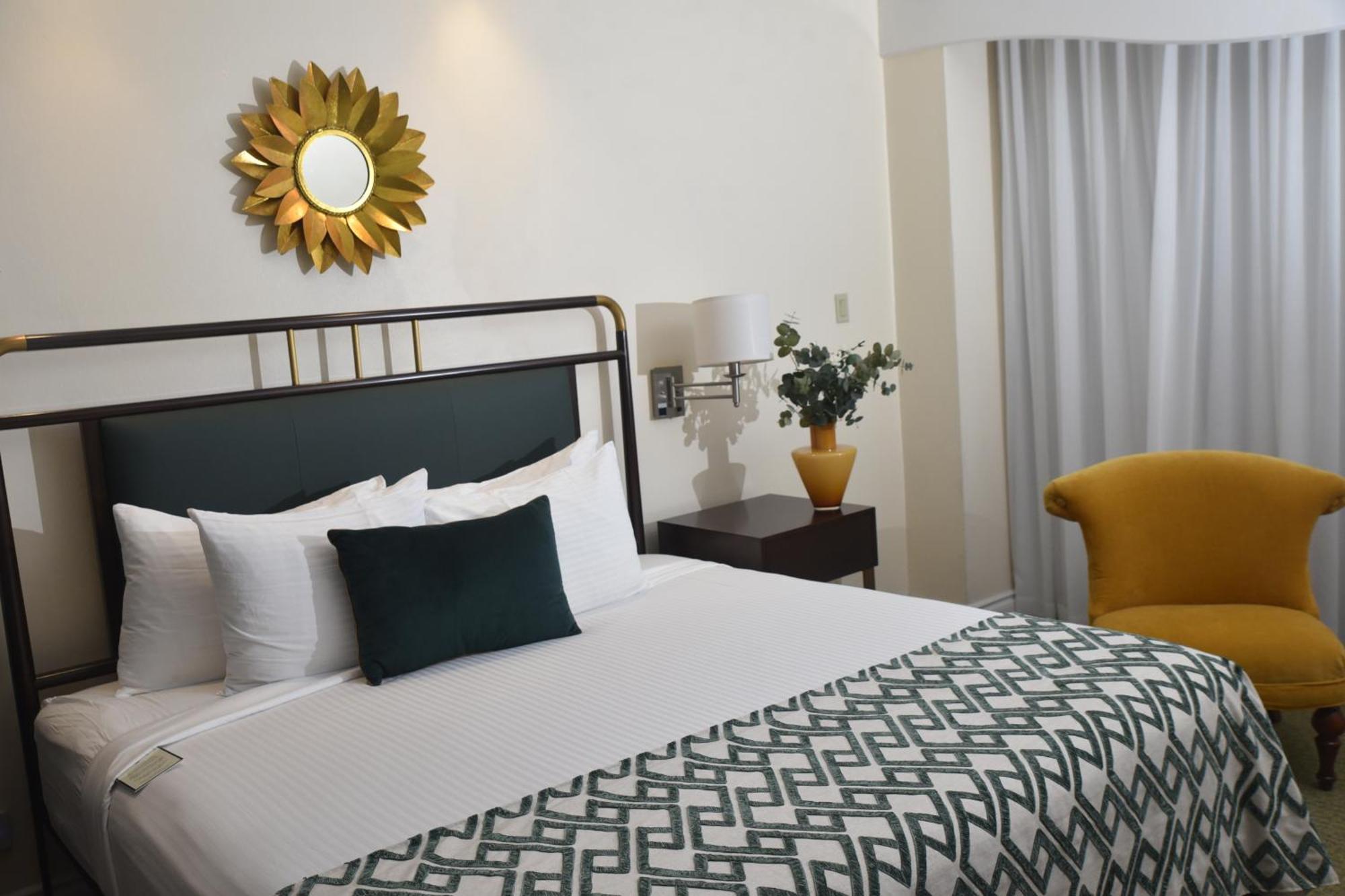 Hotel Courtleigh &