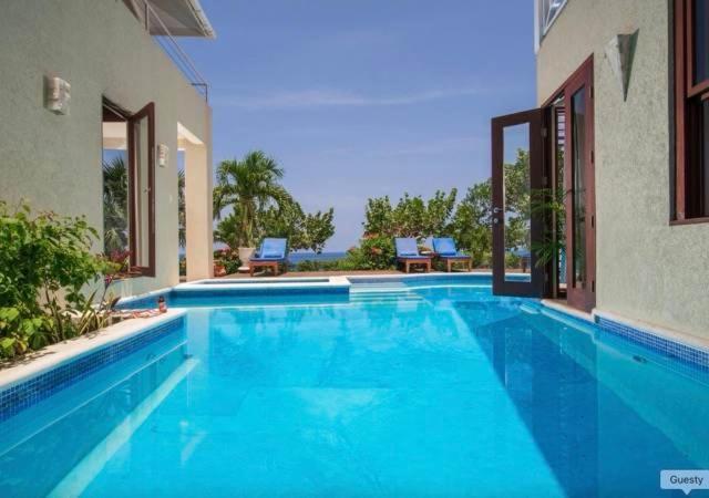 Villa Hospitality Expert Little Waters *