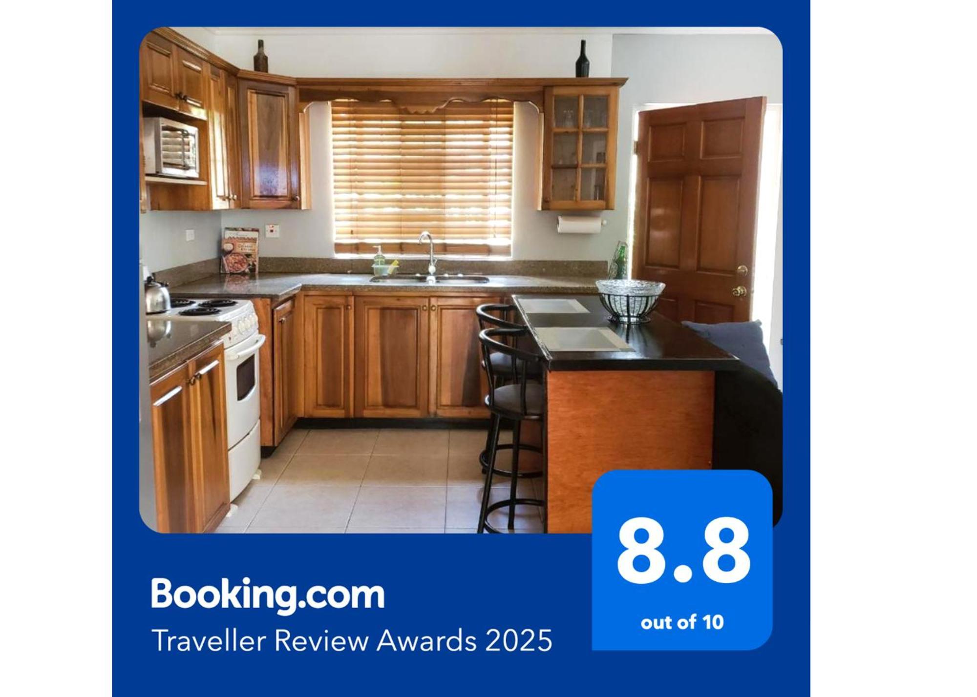 Comfortable & Secure Chateau Apartment Kingston
