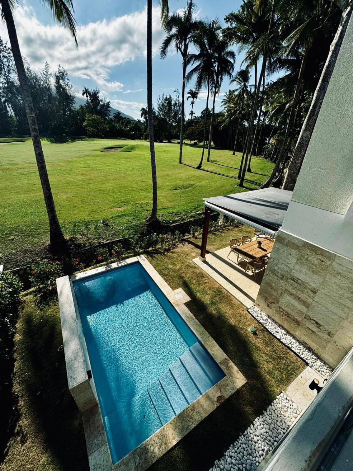 Pop Sol Plata Lux Golf Check Us Out Apartment