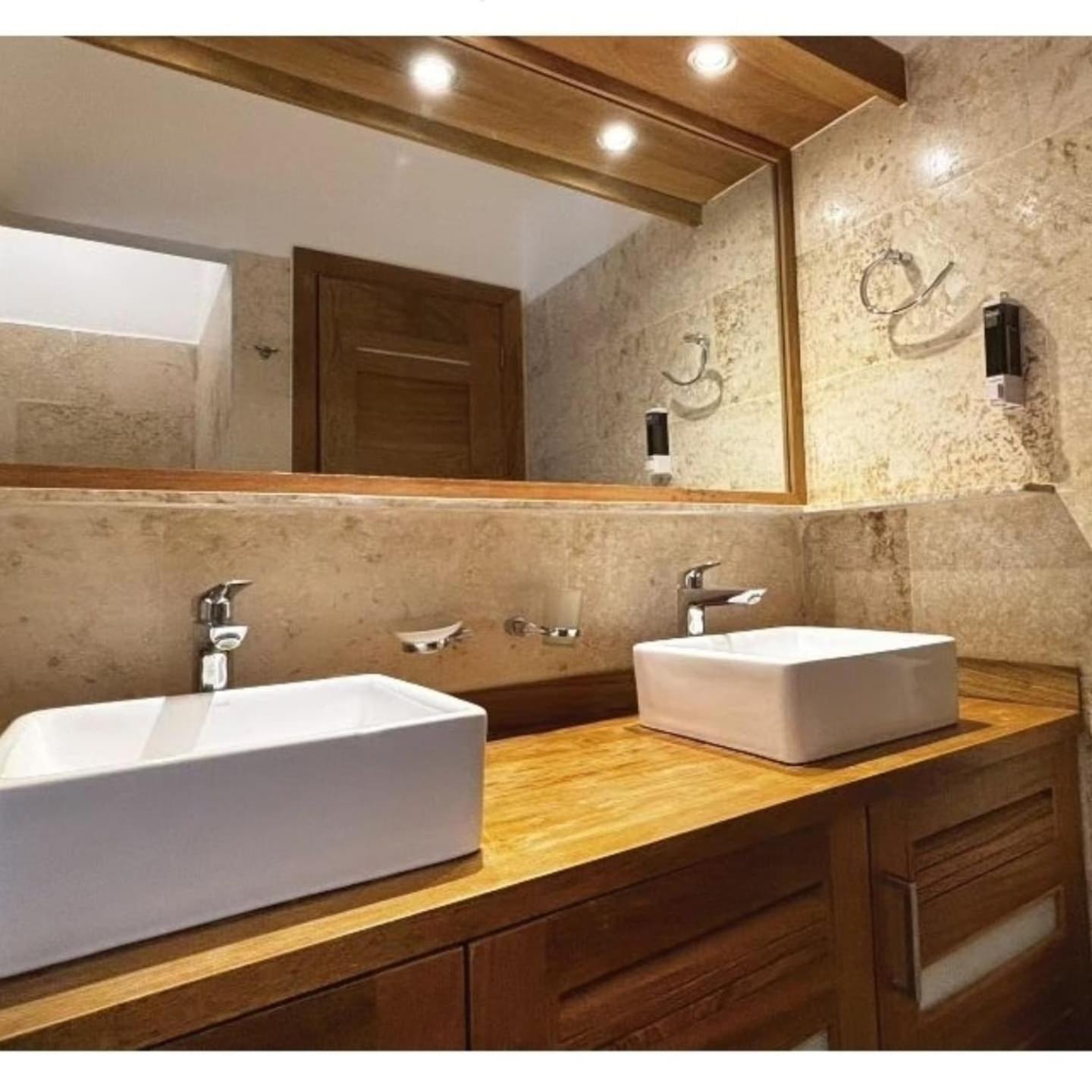 A Quiet Retreat In Paradise - 2 Bedroom 2 Pools, Wifi, Ac, Private Hot Tub