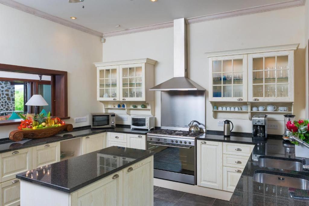 Canouan Estate & Charlestown