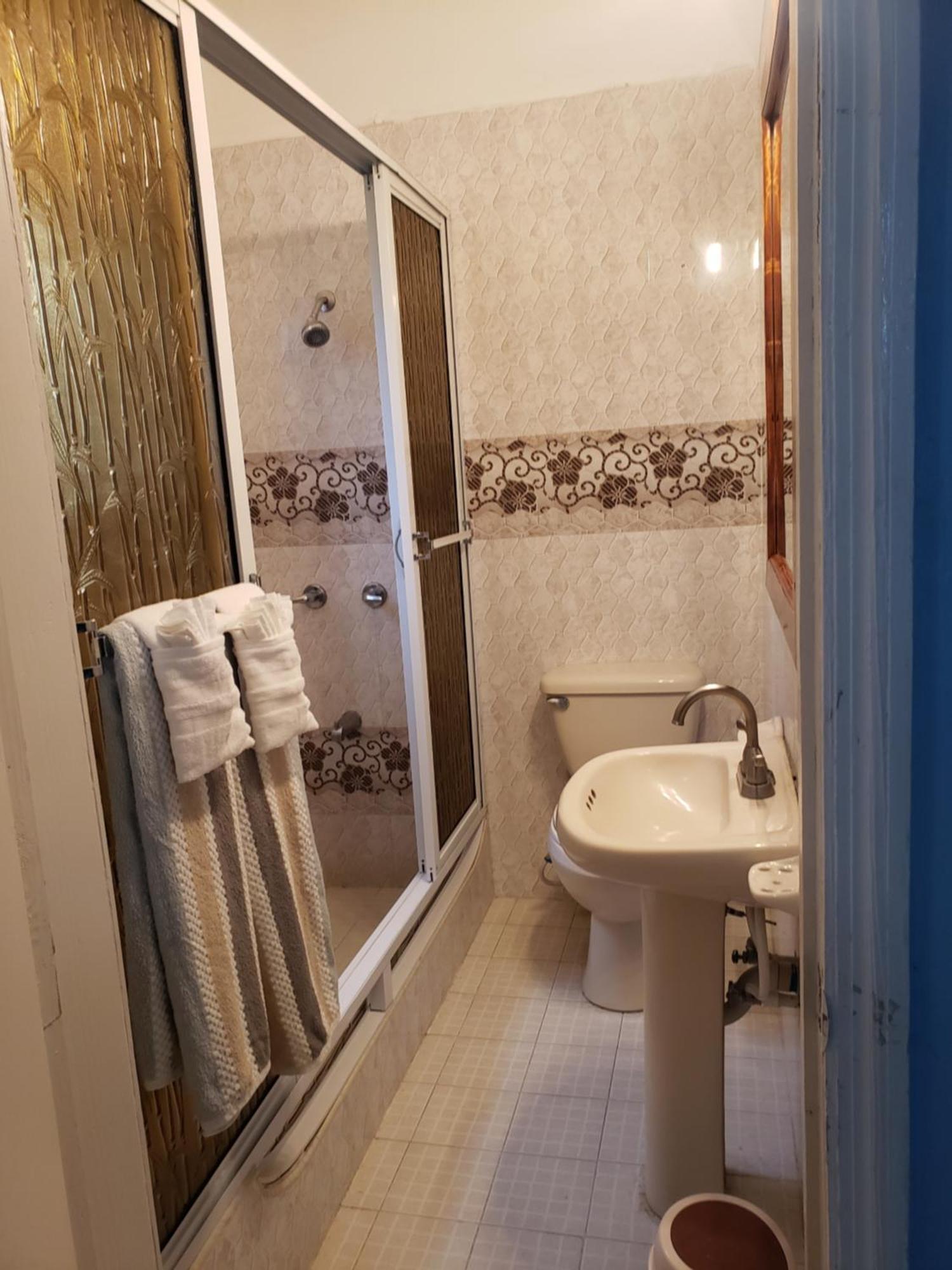 Dela De-rose Jamaica Guest house *