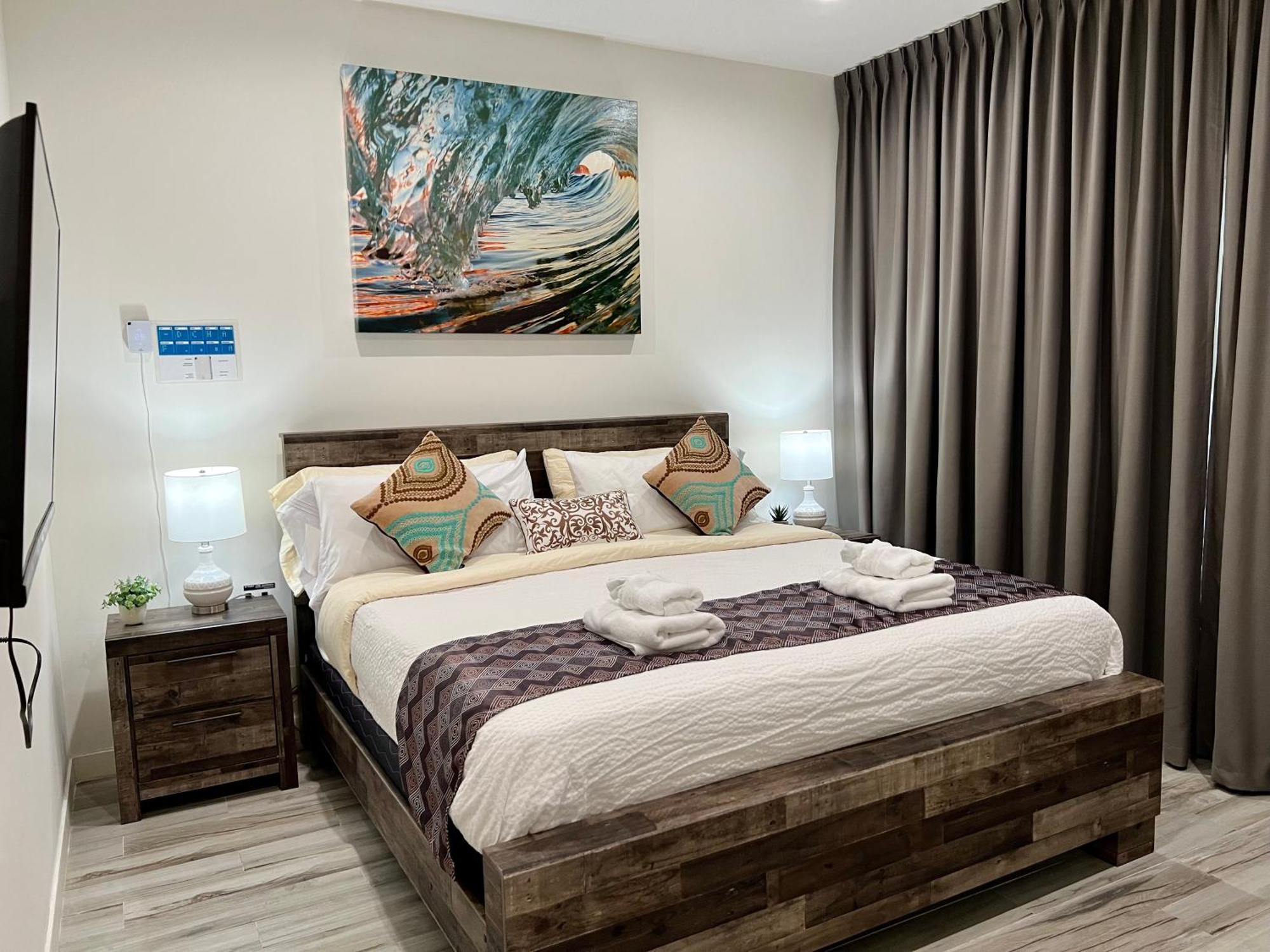 Aparthotel The Cove - Condo Hotel - Palm Beach Strip Palm Beach