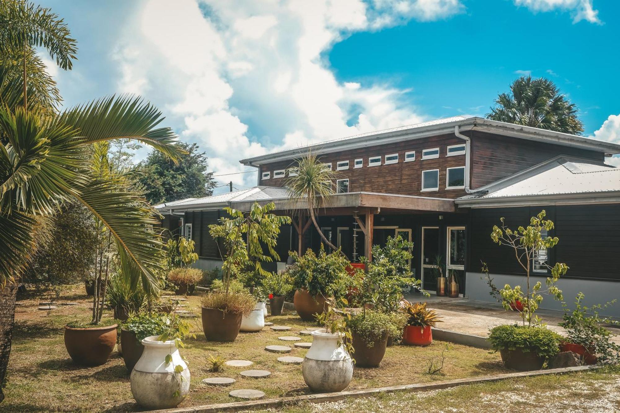 Le Baobab Rouge - Reservee Aux Femmes Guest house Le Lamentin