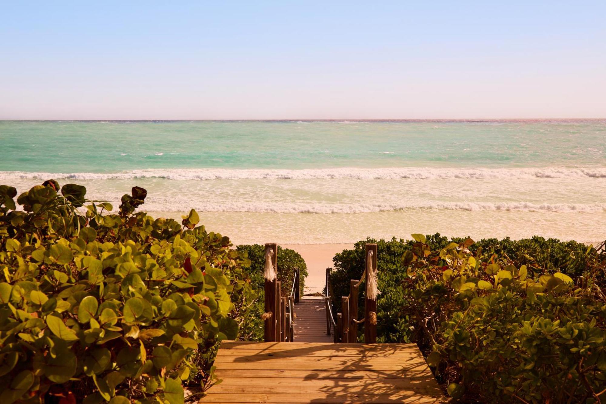 Hotel Coral Sands & Dunmore Town