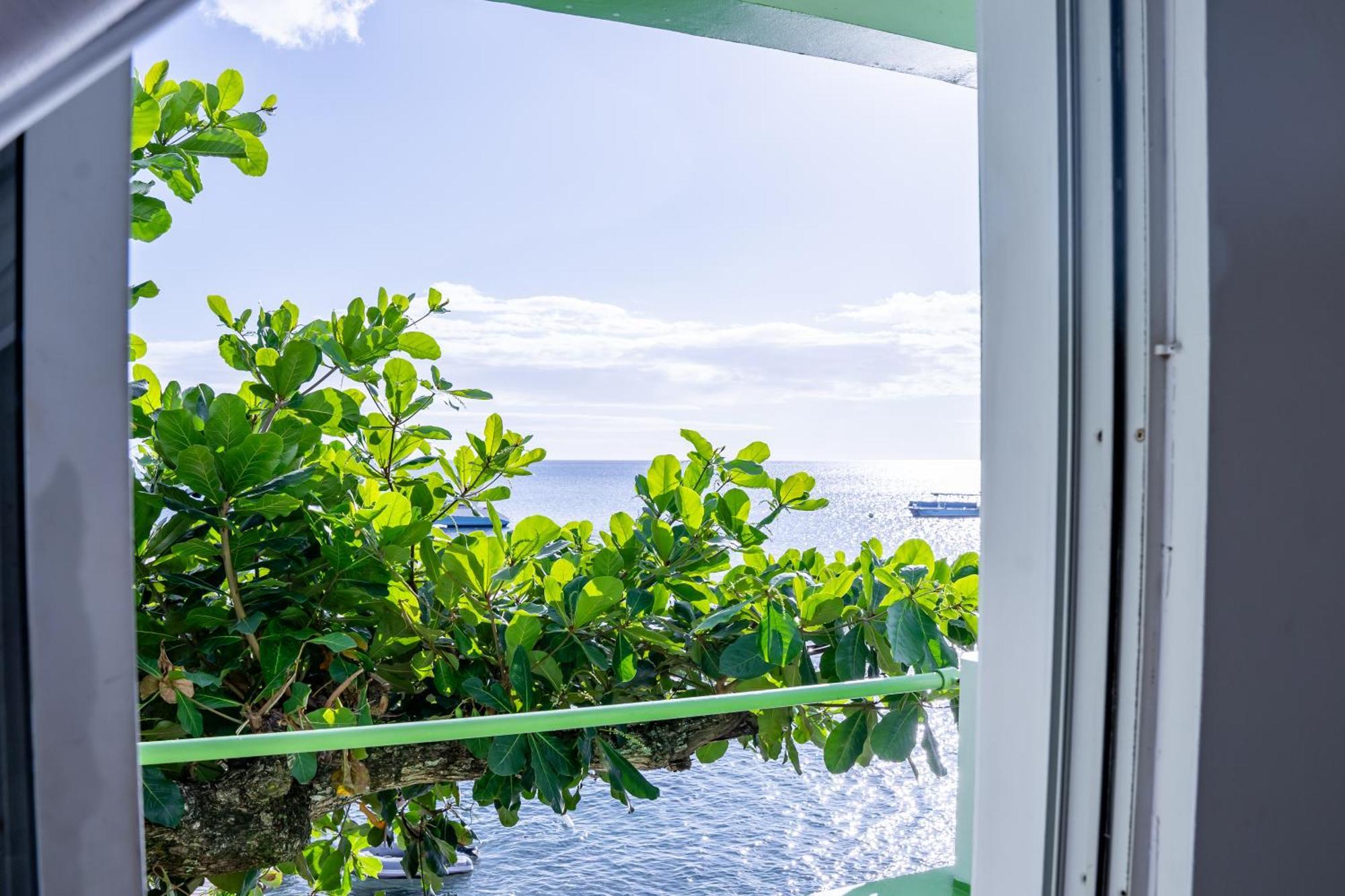 Hotel Ocean's Edge Restaurant & Bar Roseau