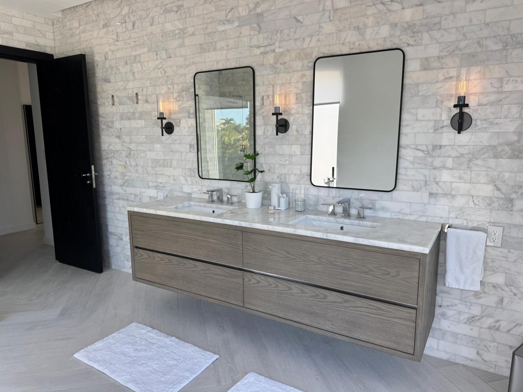 New Luxury Waterfront Condo, Palm Cay, The Bahamas Apartment