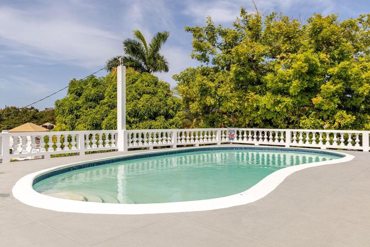 Grand - 9-bedroom Luxury Retreat With Olympic Sized Pool